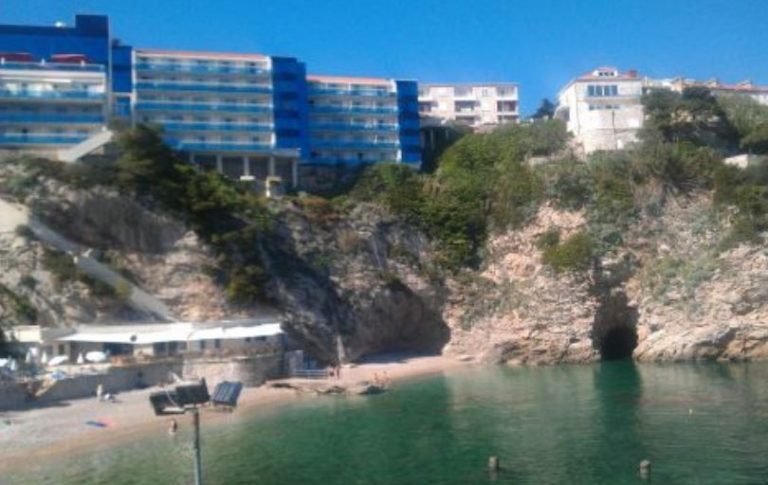 Tijelo muške osobe izvučeno iz mora kod plaže hotela Bellevue