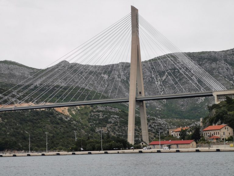 TJEDAN NA CESTAMA: Zbog nepropisnog pretjecanja na mostu, “zaradio” kaznu od 6 tisuća kuna