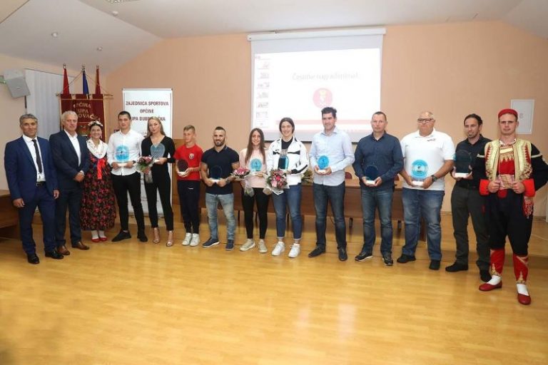 ŽUPSKI LAUREATI: Iva Oberan, Marijo Barović i Auto klub Župa dubrovačka