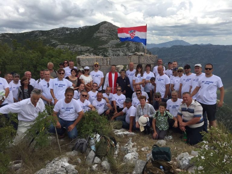 Pedesetak hodočasnika iz Dubrovnika na zavjetnom hodočašću Sv. Jakovu u Ravnom