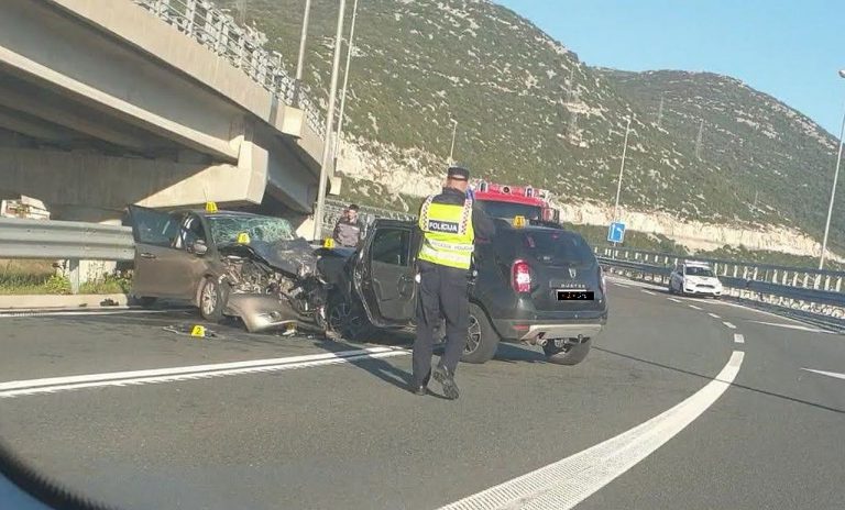 Teška prometna nesreća na spoju za brzu cestu u Pločama, ozlijeđene dvije osobe