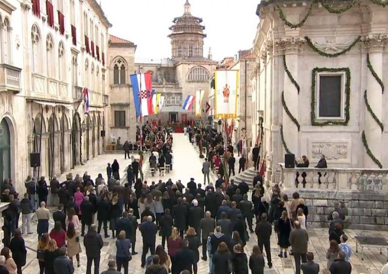 MONS. UZINIĆ NA MISNOM SLAVLJU: Iako nas putevi razdvajaju vodi nas ista ljubav