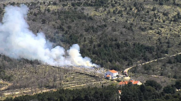 Ugašen požar na Bosanci, na intervenciji sudjelovalo 11 vatrogasaca