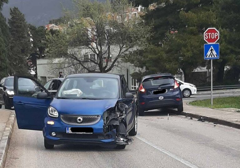 FOTO: Prometna nezoda u Ulici Josipa Kosora