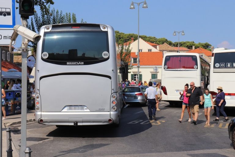 Za 30 posto smanjene naknade za zaustavljanje turističkih autobusa na Pilama