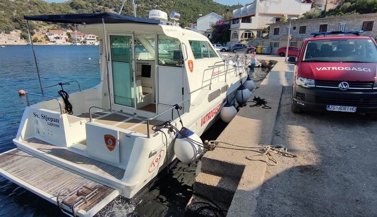 I Korčula dobila prvi vatrogasni brod – Sv. Stjepan bit će usidren u Brni