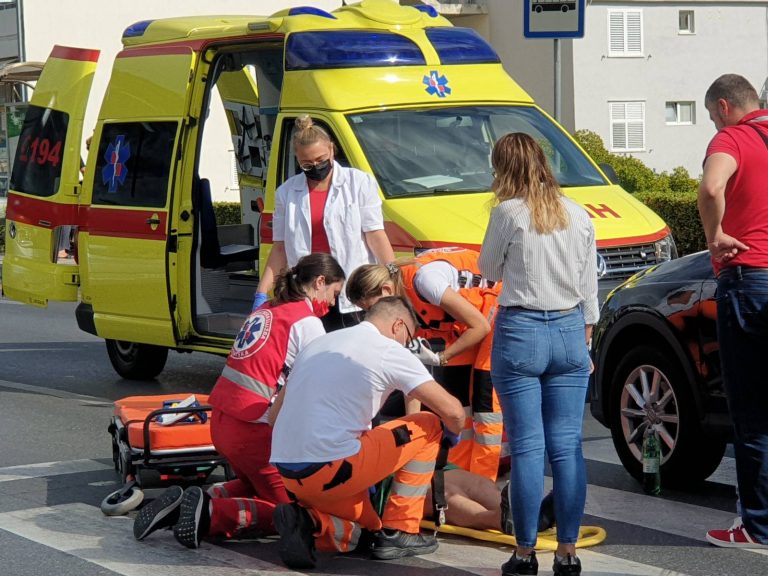 Pješakinja, motociklist i biciklist teže ozlijeđeni