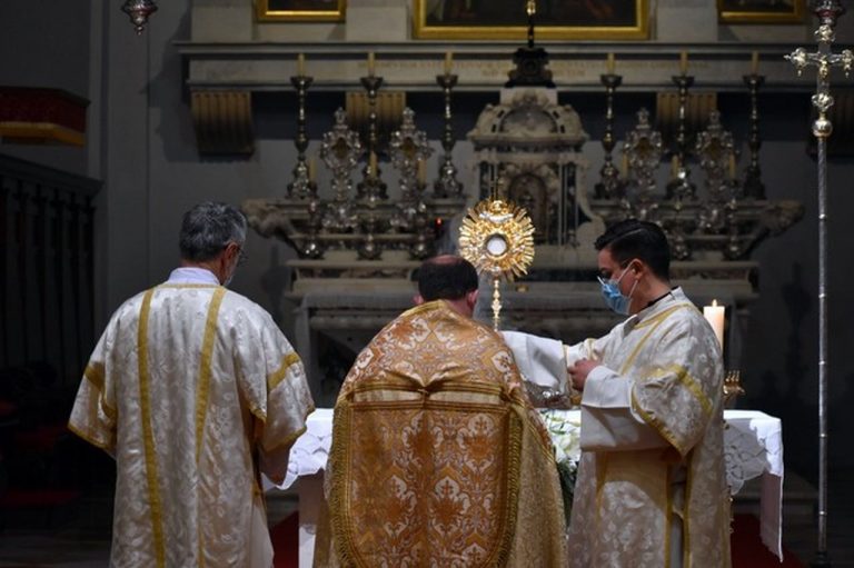 Ususret ređenju novog biskupa-  posebno se molilo za obitelji