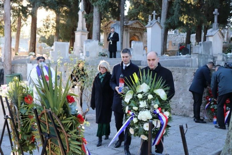 U povodu Dana Grada odana počast stradalim braniteljima