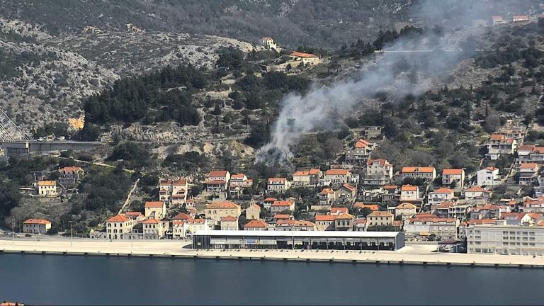 Vatrogasci intervenirali na Kantafigu, požarom obuhvaćeno 1600 metara kvadratnih