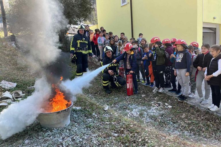 Župski osnovci posjetili vatrogasce