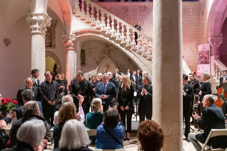 FOTO: Sedam dirigenata vodilo je završni koncert 10. seminara „Lovro pl. Matačić“ u Dvoru