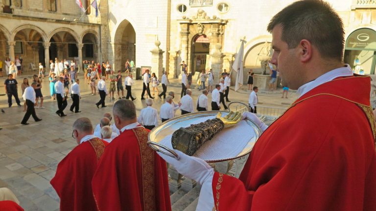 Blagdan ruke sv. Vlaha -procesija i misa