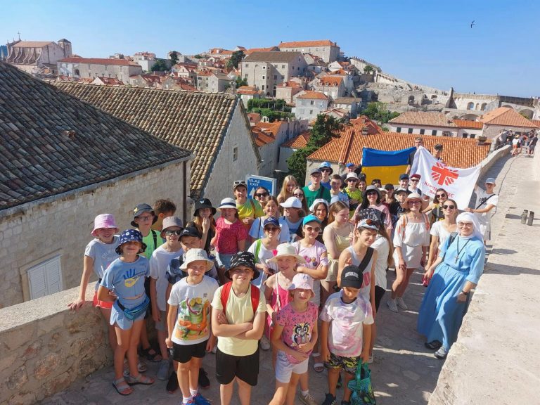 Prva skupina malih Ukrajinaca stigla u Dubrovnik: u zagrljaju Libertasa