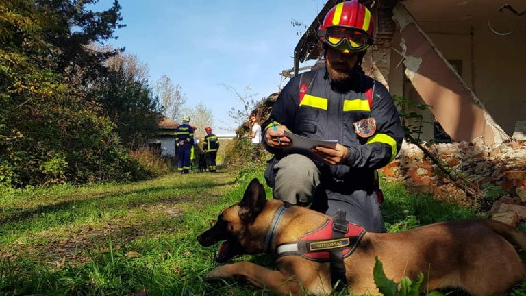 SRETAN KRAJ POTRAGE: Vatrogasni potražni pas Bachy pronašao izgubljenu osobu na Mljetu