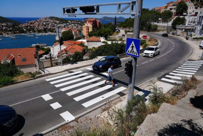 Postavljeni semafori i završen pješački prijelaz na Nuncijati