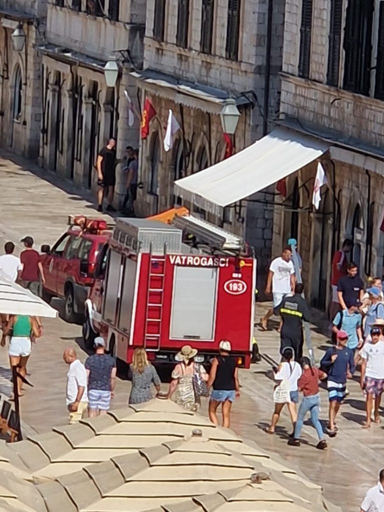 Osoba upala u gustijernu u Dropčevoj ulici