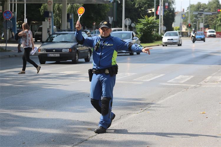 Recidivistu iz Ploča policija oduzela automobil, dobio i 12 dana zatvora