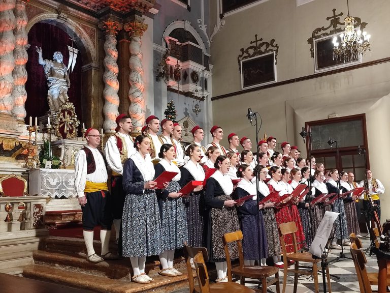 Linđovci održali božićni koncert u crkvi Male braće