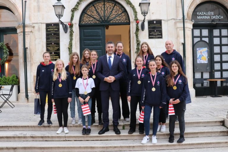 Gradonačelnik primio zlatne kadetkinje Juga