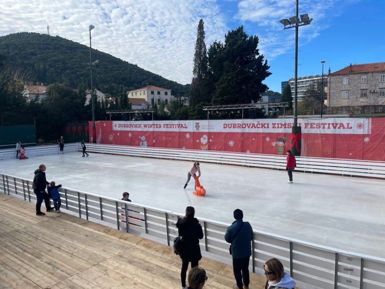 POČINJENA MATERIJALNA ŠTETA Klizalište u Uvali Lapad danas ne radi