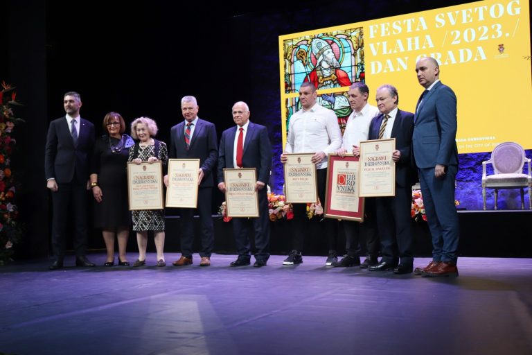 DODJELJENA JAVNA PRIZNANJA  Pinu Trostmannu nagrada za životno djelo, Cossiga posthumno proglašen počasnim građaninom