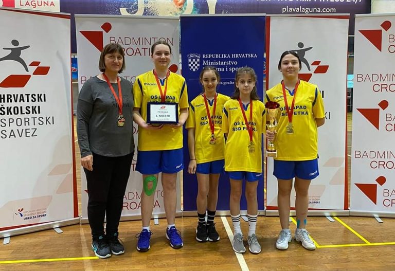 Erika, Lea, Nora i Eva, učenice OŠ Lapad, školske prvakinje Hrvatske u badmintonu