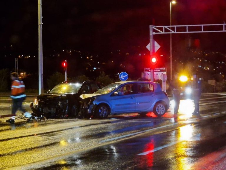 Prometna nesreća u Čibači, na skretanju za poslovnu zonu, dvoje lakše ozlijeđenih