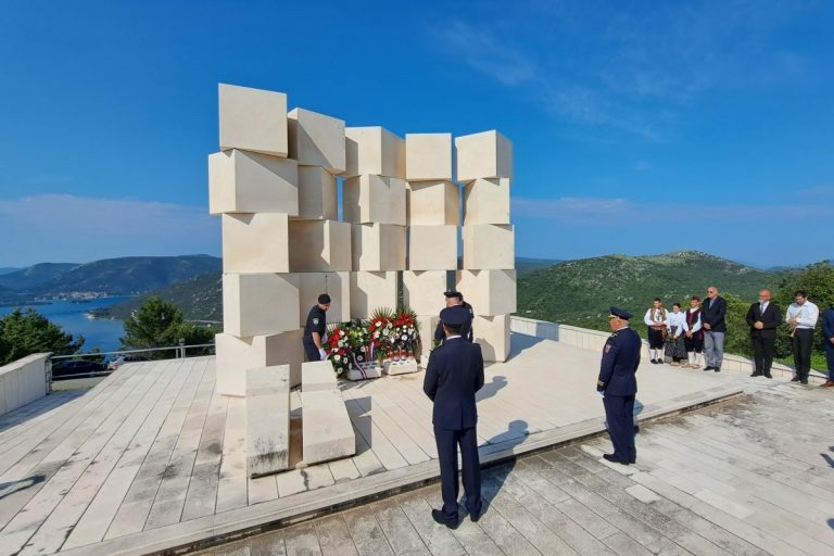 Položeni vijenci uz Dan državnosti