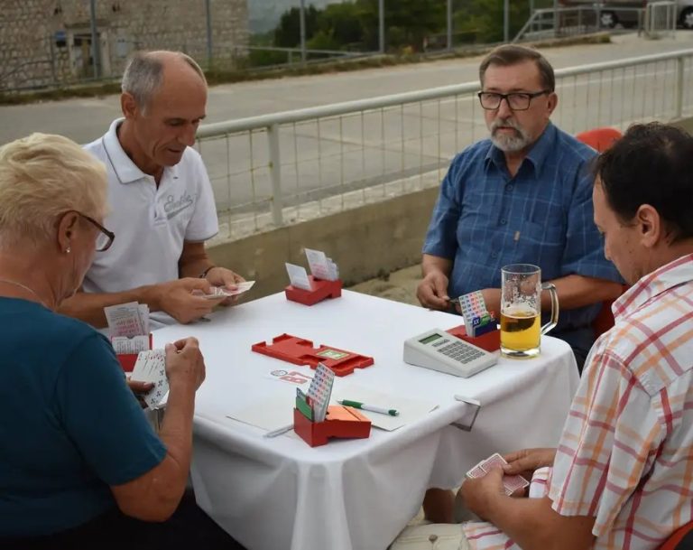 Dubrovački bridžisti odigrali dva kola turnira i oprostili se sa suigračem Brankom Batinićem