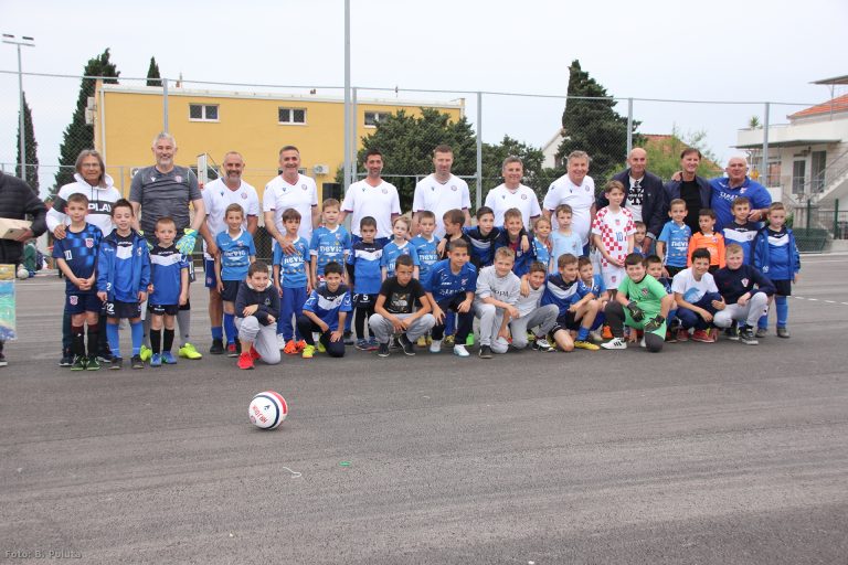 FESTA OD BALUNA U OREBIĆU: Revijalna utakmica veterana Orebića i Hajduka