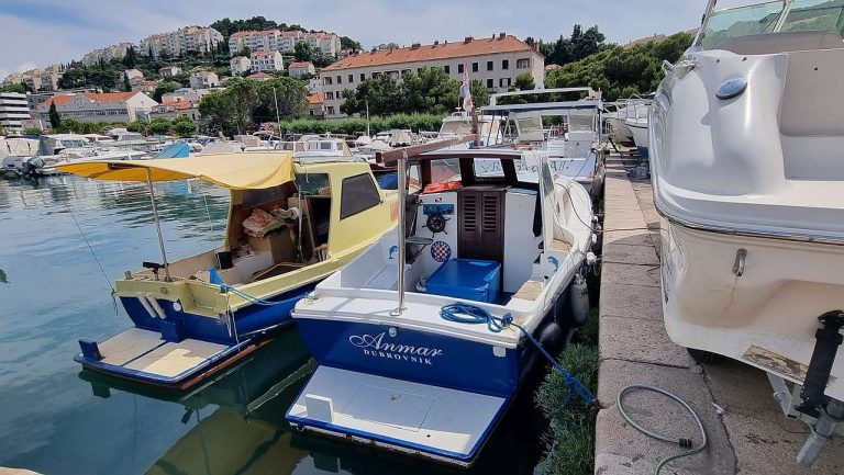 Barke vezane na mjestu gdje ne bi smjele biti – tko je nadležan?