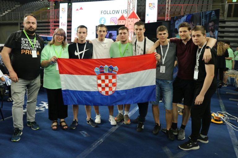 EUROPEAN ROBOCUP JUNIOR Dubrovački robotičari osvojili broncu i nagradu za najbolji poster