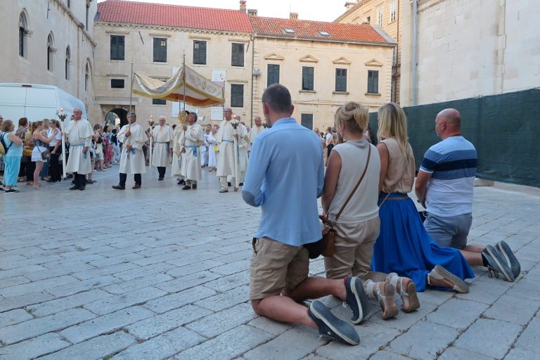 Proslava Tijelova s procesijom po Gradu