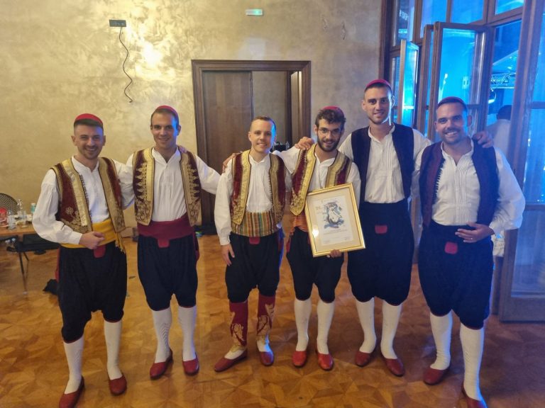 Klapa Kaše osvojila nagradu stručnog žirija u Omišu