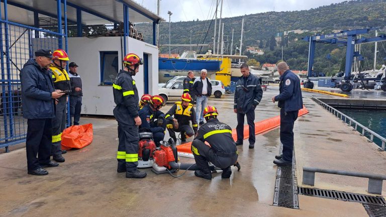 FOTO Vježba operativnih snaga sustava civilne zaštite u Komolcu