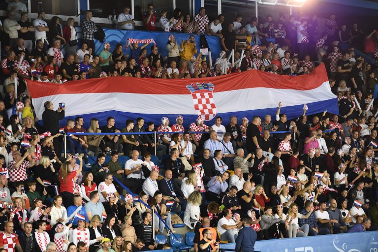 INCIDENT NA TRIBINAMA: Četiri hrvatska navijača uhićena zbog remećenja javnog reda i mira