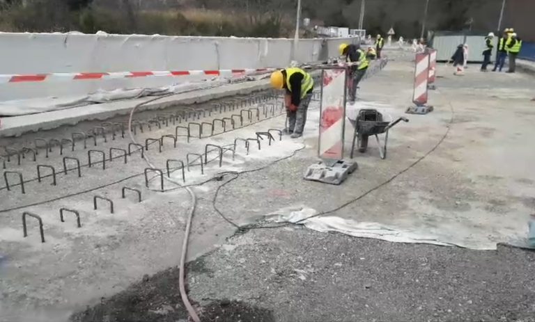 Postavlja se armatura na Mostu Ombla