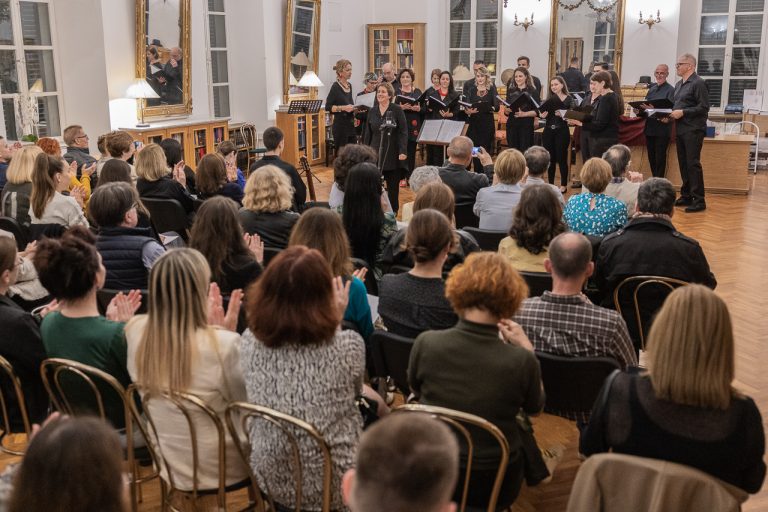 FOTO/VIDEO Zbor Blasius proslavio peti rođendan u Saloči od zrcala