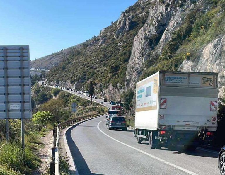 VELIKE GUŽVE Kolone u oba smjera u pravcu Župe dubrovačke i Konavala