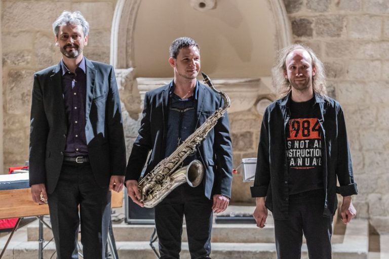 BONAČIĆ/CORVINO/LIPIĆ U Kneževu dvoru održan autorski jazz koncert troje autora