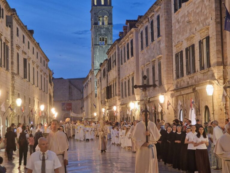 FOTO: Procesija za Tijelovo u Gradu