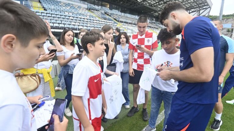 Mladi sportaši iz Doma Maslina susreli se s Vatrenima na Rujevici