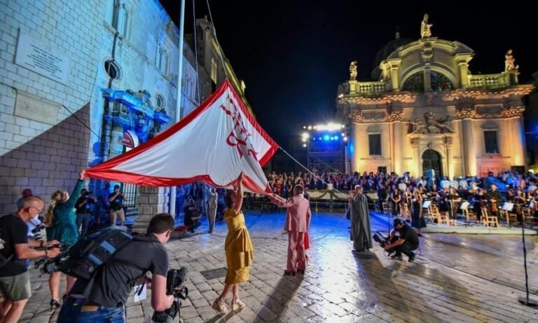 Produljeno radno vrijeme ugostiteljskih objekata u noći otvaranja Dubrovačkih ljetnih igara