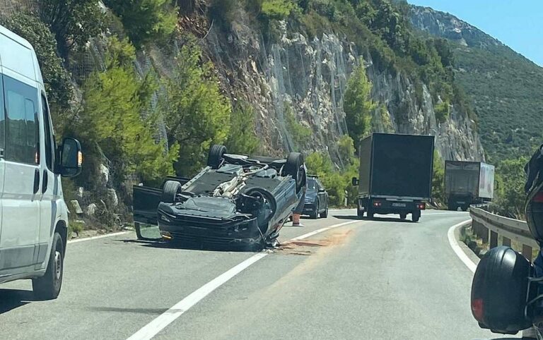 Auto se okrenulo na krov pokraj Brsečina, nakon očevida promet normaliziran