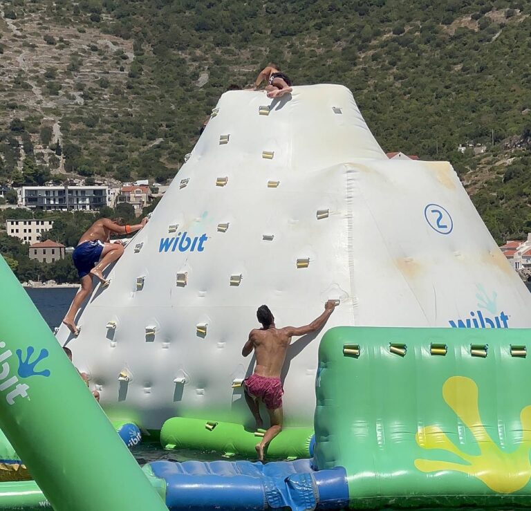 VIDEO: Zlatni Đoković s djecom se igrao u aquaparku na Copacabani