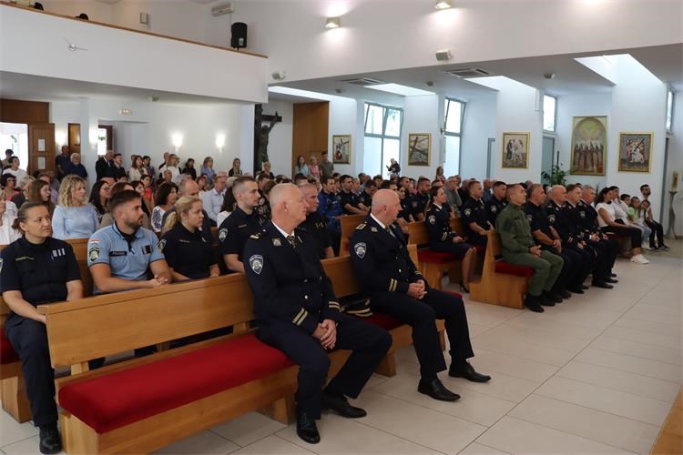 Policijski službenici sudjelovali na svetoj misi povodom sv. Mihovila