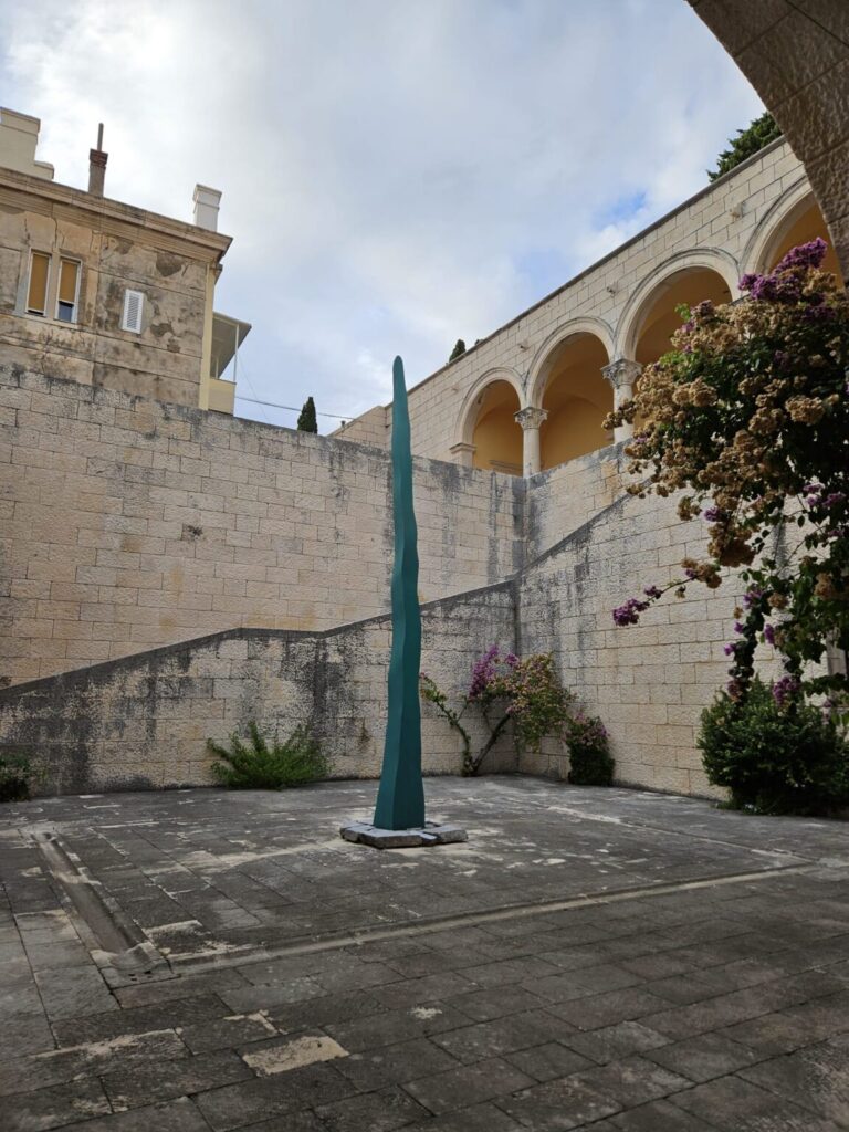 IZLOŽBA U UMJETNIČKOJ GALERIJI Novi radovi Petra Dolića inspirirani  Dubrovnikom, morskim gradom