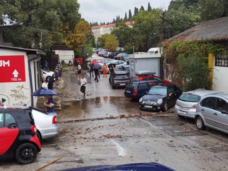 Parking pod dubom saniran, materijalna šteta tek će se zbrajati