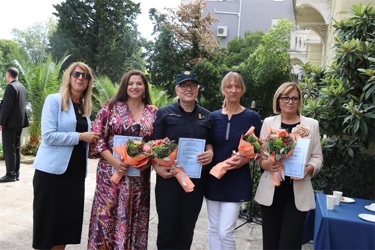 UZ DAN POLICIJE Javna pohvala policijskih službenika i djelatnika